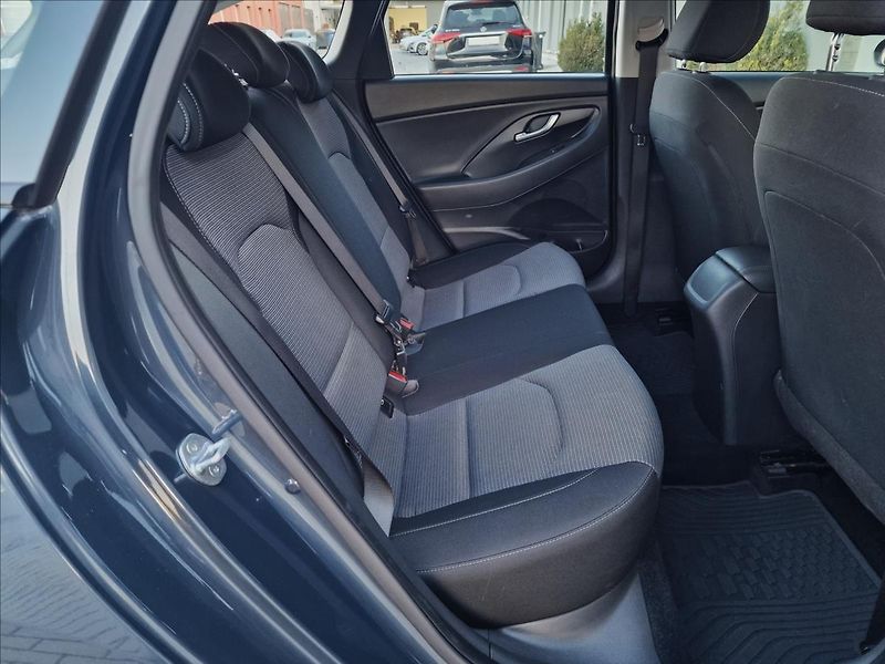 Hyundai i30 1.6CRDi Comfort,ČR,1.Majitel - fotka 15 z 50