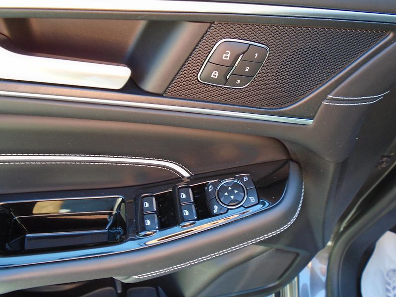 Ford S-MAX 2.0 EcoBlue 140kW 8AT Vignale - fotka 22 z 49