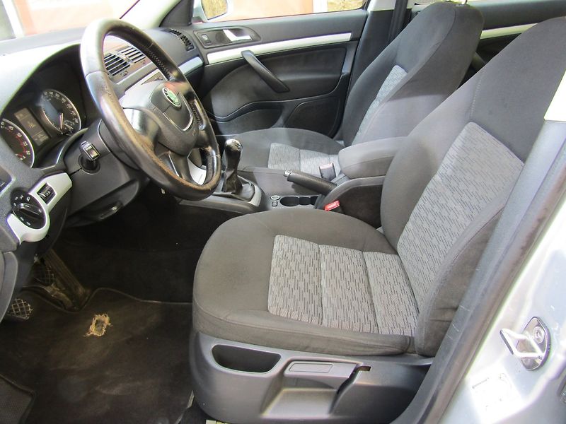 Škoda Octavia (2009) 1.9 TDI 77kW BXE BEZ DPF - fotka 19 z 36