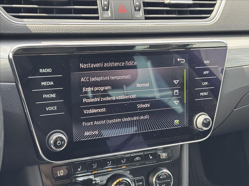 Škoda Superb 2,0 TDI 110kW Style DSG - fotka 39 z 47