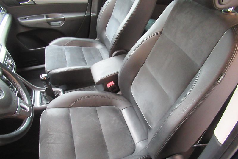 Volkswagen Sharan 2.0 TDi 4x4 TAŽNÉ NA 2,4t - fotka 18 z 34