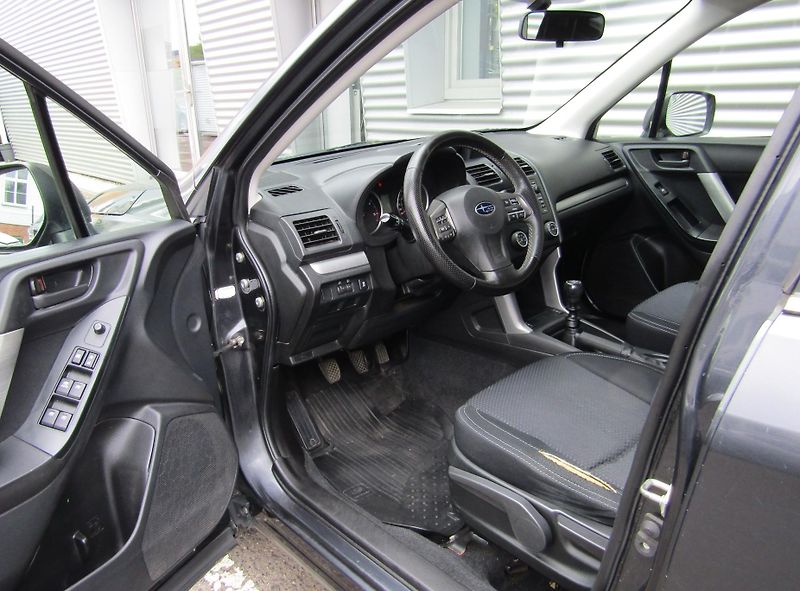 Subaru Forester (2014) 2,0D  6MT 1.maj.ČR plný servis - fotka 7 z 37