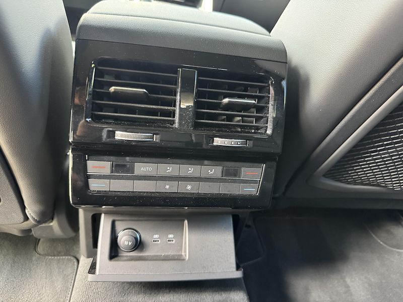 Volkswagen Touareg (2025) 3.0T*170kw*DPH*R-Line*4RZáruka - fotka 28 z 32