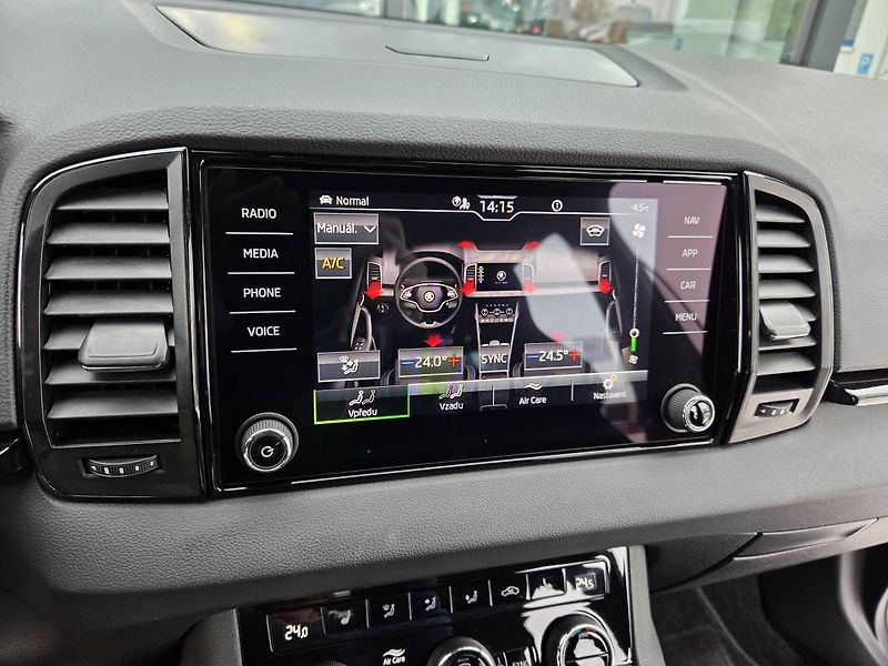Škoda Karoq Sportline 1.5 TSI DSG tažné - fotka 29 z 45