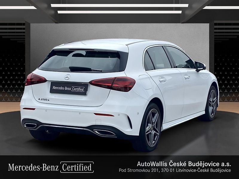Mercedes-Benz Třídy A A 250e AMG - fotka 5 z 26