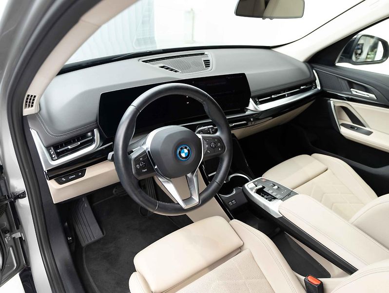 BMW iX1 xDrive30 - fotka 11 z 21