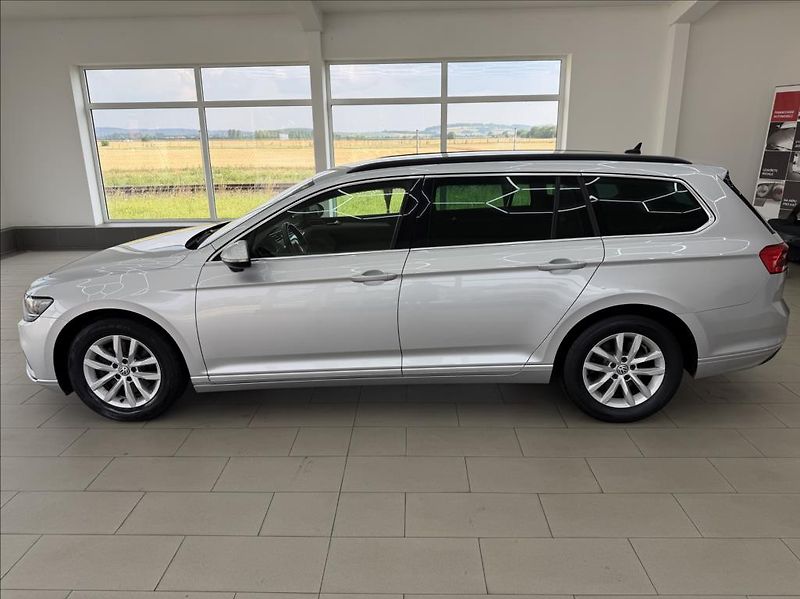 Volkswagen Passat 2,0 TSI, LED, DSG, MirrorLink - fotka 2 z 33