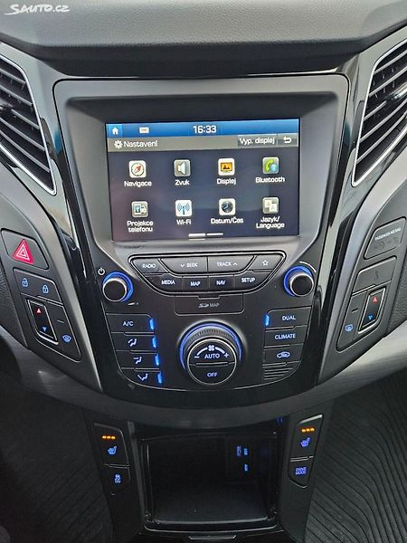 Hyundai i40 1,6CRDi 100kW VÝHŘEV KAMER DPH - fotka 37 z 44