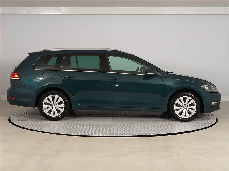 Volkswagen Golf (2017) Highline 2.0 TDI, Automat - fotka 6 z 18
