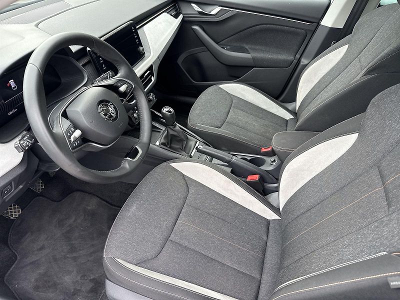 Škoda Scala (2024) 1.0 TSI Top Selection - fotka 7 z 32