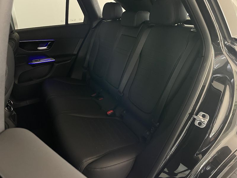 Mercedes-Benz GLC 200d 4Matic - fotka 16 z 33