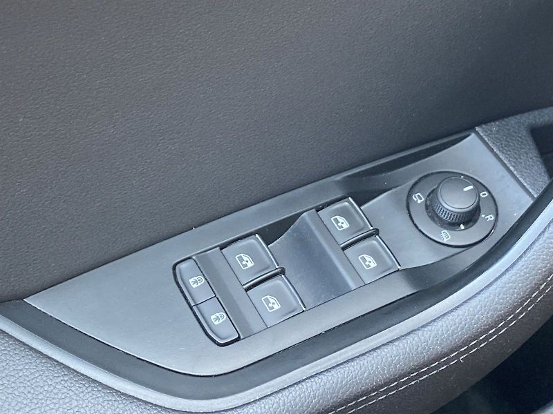 Škoda Superb (2023) Combi 2.0 TDI 4x4 DSG L&K - fotka 23 z 41