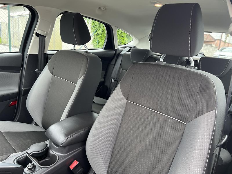 Ford Focus 1.0i KLIMATIZACE ALU PŮVOD ČR - fotka 10 z 37