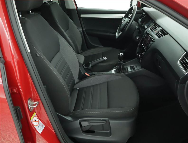 Škoda Octavia (2019) Ambition 1.5 TSI, Serv.kniha - fotka 9 z 15