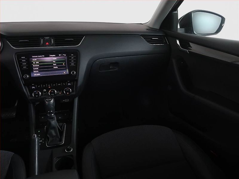 Škoda Octavia (2019) Style Plus 2.0 TSI, 4X4 - fotka 8 z 16