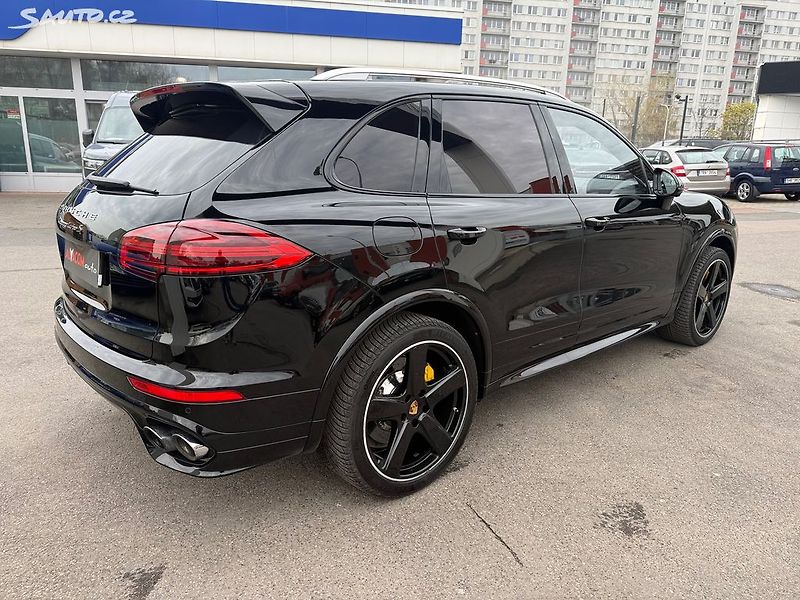 Porsche Cayenne Turbo S - fotka 6 z 44