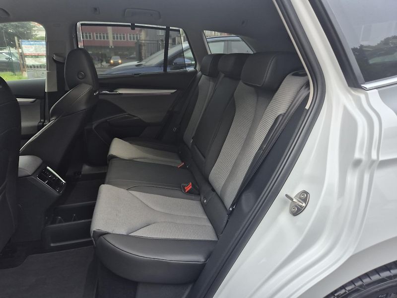 Škoda Enyaq iV 80 LOFT 150kw TZ SOH 97% - fotka 40 z 46
