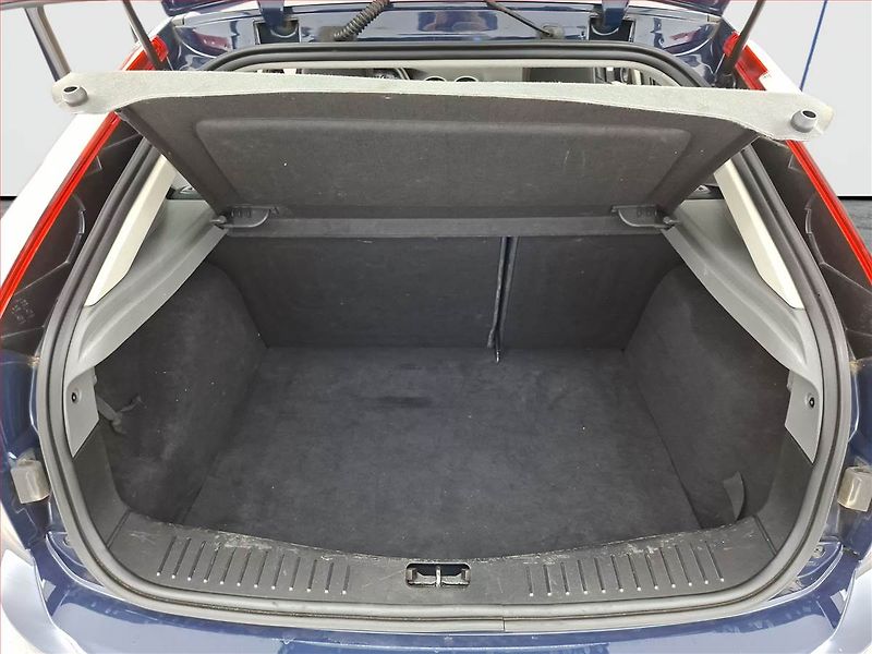 Ford Focus (2011) 1.6 16V, nová STK, zamluveno - fotka 13 z 13