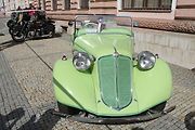 Pohled na Tatru 75 sport Bohemia zepředu.