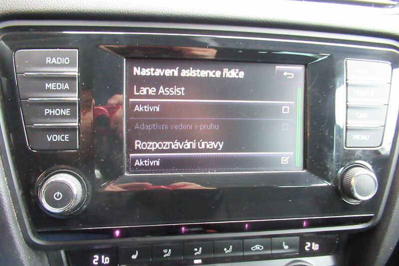 Škoda Octavia 1.6 TDI AUT. KLIMA NAVI TAŽNÉ - fotka 15 z 24