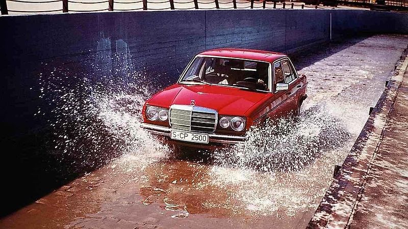 Padesát let od otevření a vozy Mercedes-Benz se zde testují pořád stejně tvrdě.