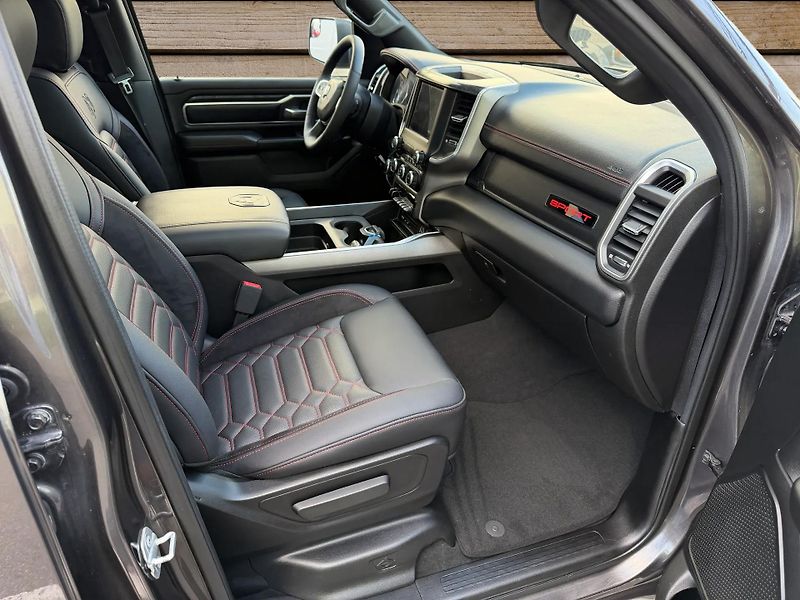 Dodge RAM (2019) +HEMI+LPG+OFFROAD PAKET+ - fotka 10 z 22