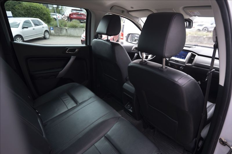 Ford Ranger 2,0 EcoBlue 4WD DOUBLE CAB ČR - fotka 13 z 37