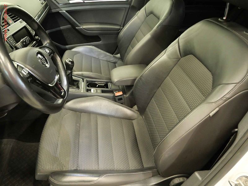 Volkswagen Golf (2013) 1.4TSi, LED, AC - fotka 9 z 19