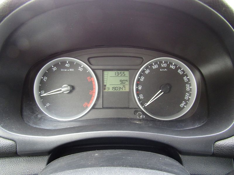 Škoda Fabia (2008) 1.4 16V  63kW  SPORT - fotka 28 z 38