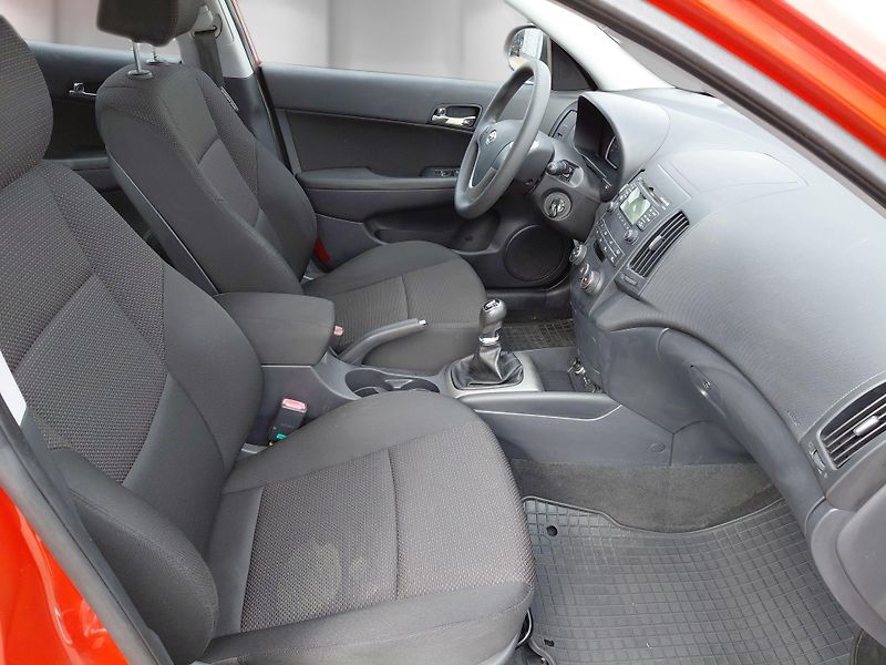 Hyundai i30 (2010) 1.4CVVT  - fotka 23 z 25