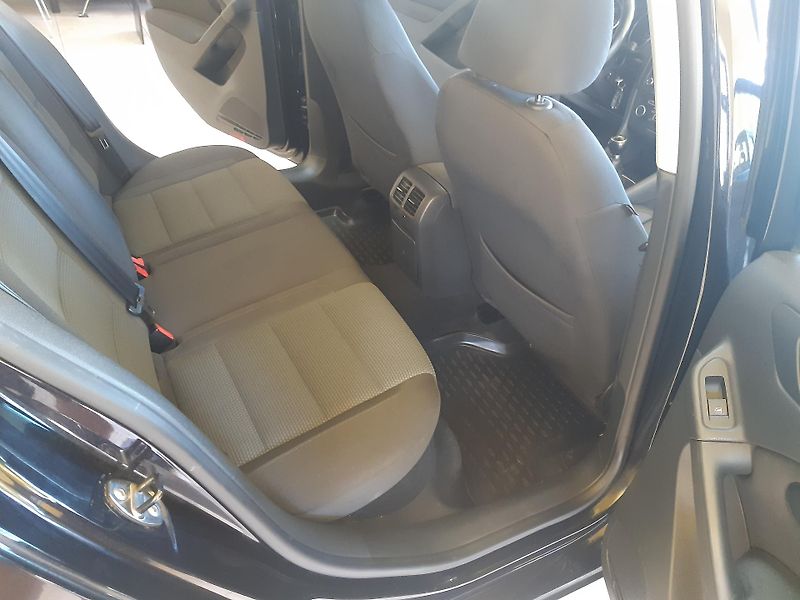 Volkswagen Golf 1.4 MPI DIGIKLIMA TEMPOMAT - fotka 17 z 22