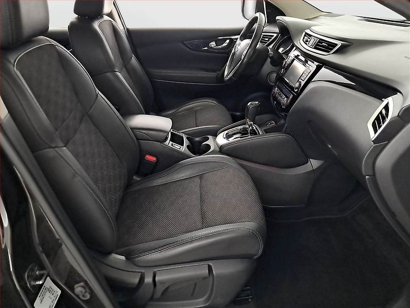 Nissan Qashqai (2015) 1.6 dCi, Automat, Kůže, Navi - fotka 9 z 19