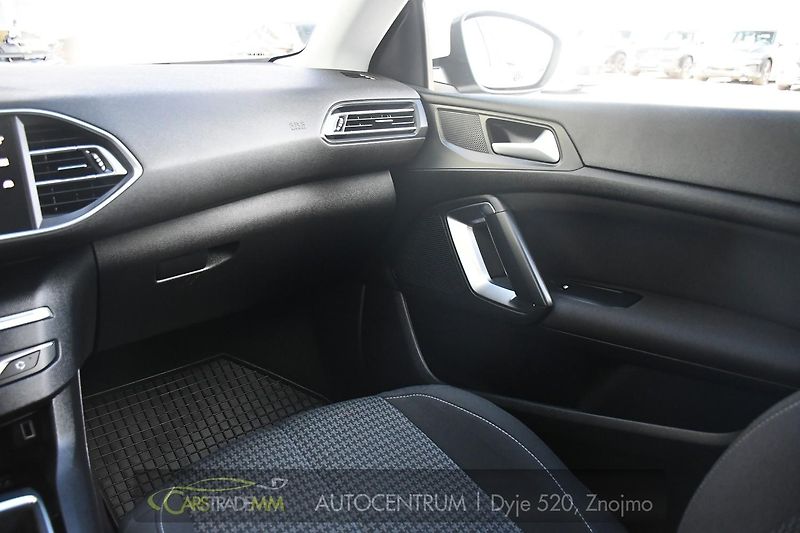 Peugeot 308 SW 1.5BlueHDi ACTIVE CARPLAY - fotka 23 z 49