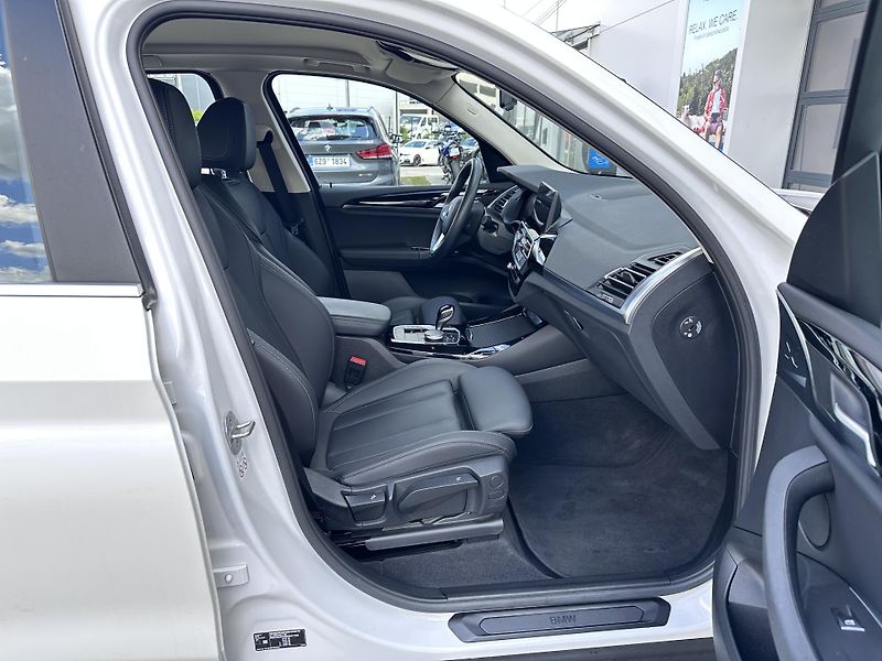 BMW X3 xDrive20i - fotka 9 z 22