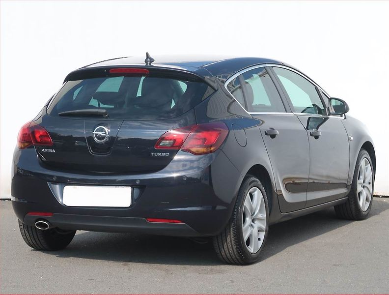 Opel Astra (2011) 1.4 T, Automat, Navi, Xenony - fotka 5 z 20