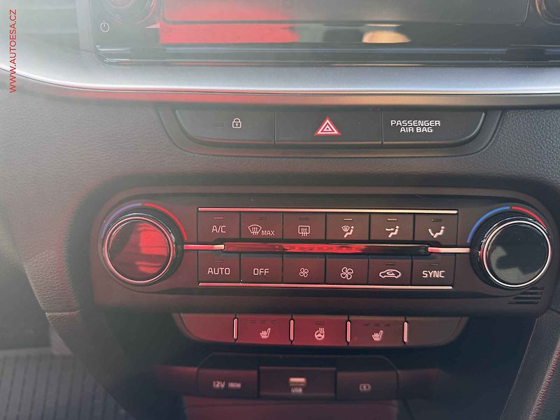 Kia Ceed (2022) 1.5 T-GDi, 1.maj,ČR - fotka 14 z 17