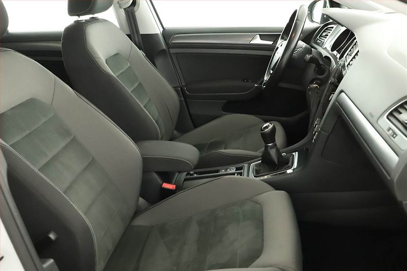 Volkswagen Golf (2017) 1.0 TSI, Tempomat - fotka 7 z 14