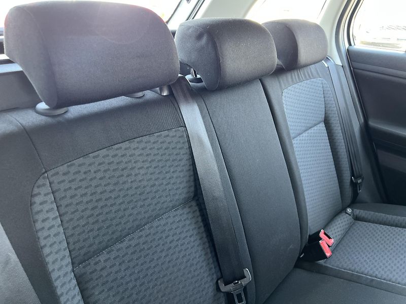 Škoda Fabia 1.6TDi 55KW ALU ČR KLIMA - fotka 23 z 34