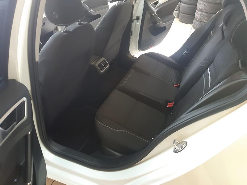 Volkswagen Golf 1.4 TSI DIGIKLIMA NAVI TEMPOM. - fotka 21 z 27