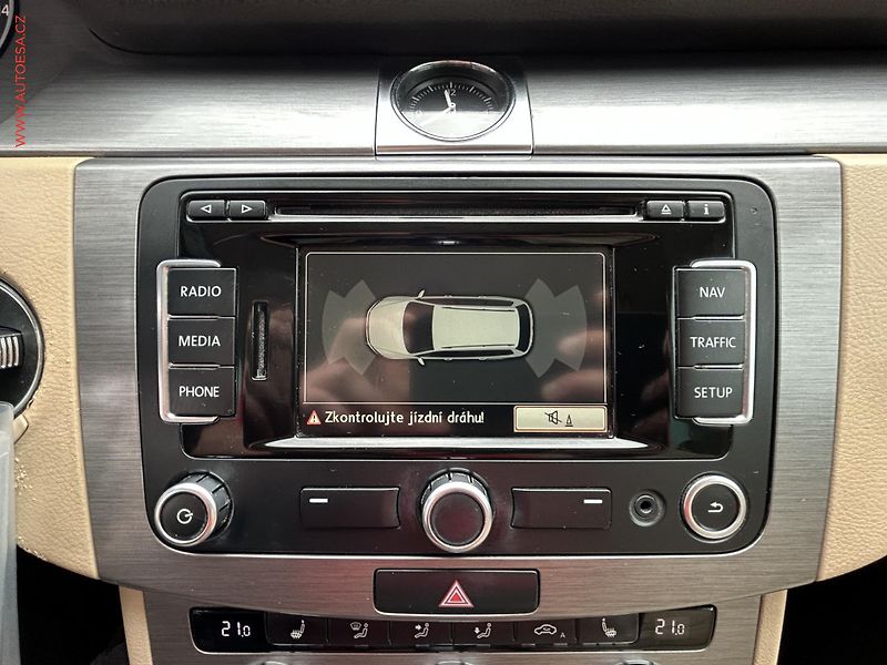 Volkswagen Passat (2013) 2.0TDi, DSG - fotka 17 z 17
