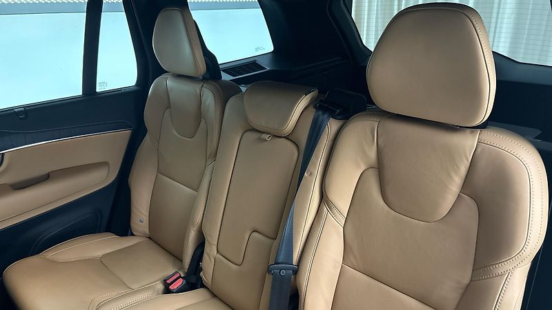 Volvo XC90 2.0 B5 AUT AWD Inscription - fotka 16 z 33
