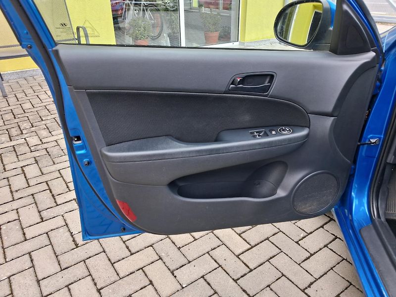 Hyundai i30 (2009) 1,4i  LPG  KLIMA  2x KOLA  - fotka 11 z 33