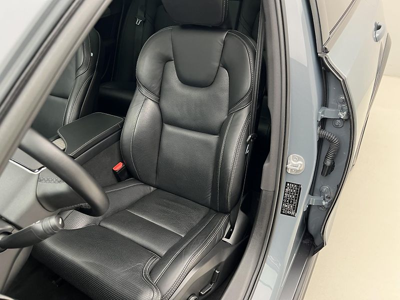 Volvo V90 CC B4 AWD PLUS AUT - fotka 19 z 45