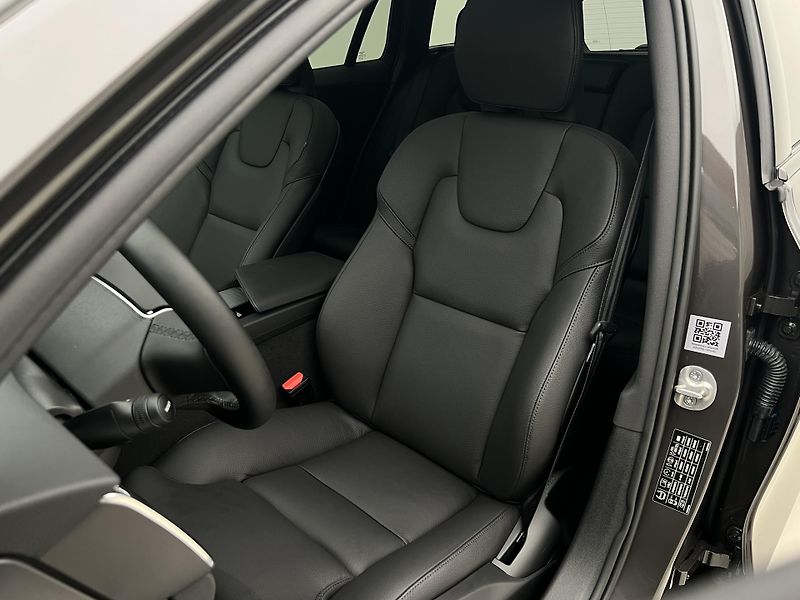 Volvo V60 B4 DARK PLUS AUT - fotka 18 z 45