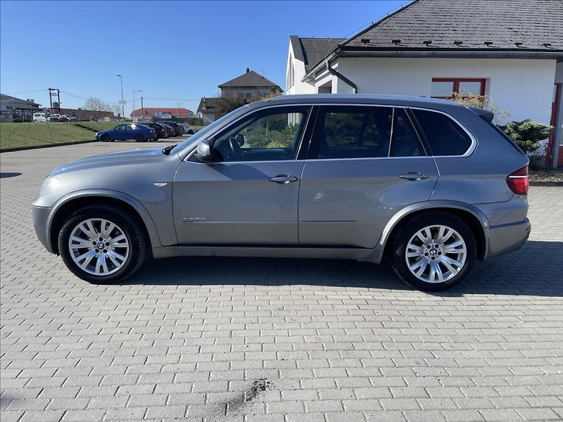 BMW X5 3,0 XDRIVE 40D M-Paket CZauto - fotka 2 z 33