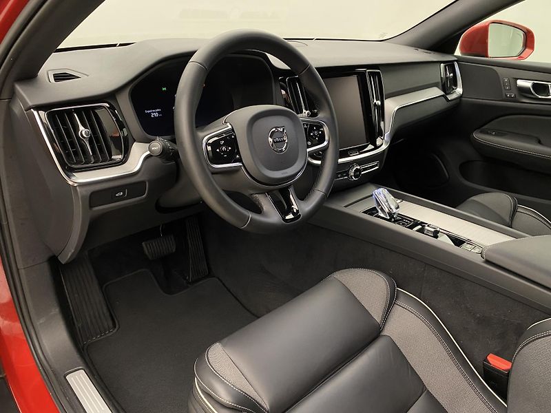 Volvo V60 CC B5 AWD PLUS AUT REZERVACE - fotka 4 z 59
