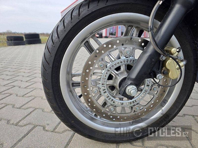 Piaggio Beverly 400 (2022) - fotka 8 z 17