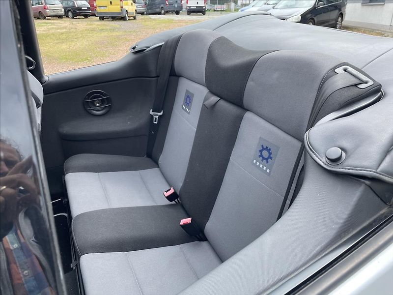 Volkswagen Golf 2,0i 85kW*Pěkný stav* - fotka 36 z 44