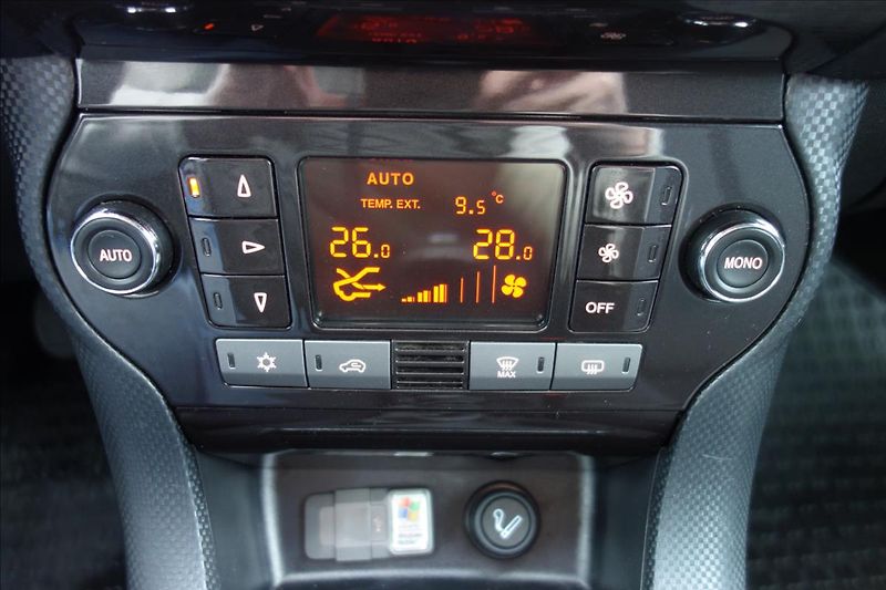 Fiat Bravo 1,6 JTD,ČR,SERVIS.KN.,EMOTION. - fotka 24 z 35