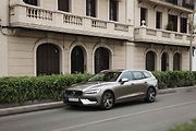 Volvo V60.